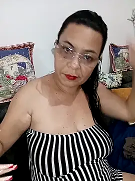 Snapshot of thefuckingowneroftits chatting on November 20, 12:11 am thefuckingowneroftits online show from November 20, 12:11 am