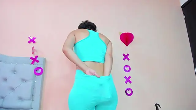 littletammy4u  online show from February 27, 6:20 pm