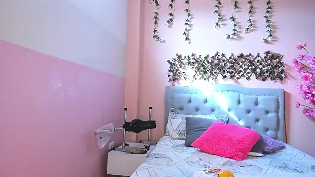 littletammy4u  online show from September 19, 12:50 pm