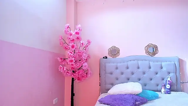 littletammy4u  online show from December 18, 12:44 pm