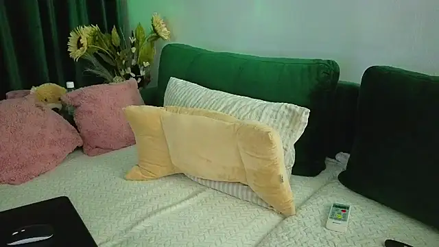 SweetAnia  online show from June 29, 7:58 pm