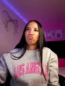 SallyWhitee online show from February 3, 7:35 am