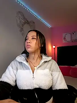 SallyWhitee online show from March 10, 5:12 am