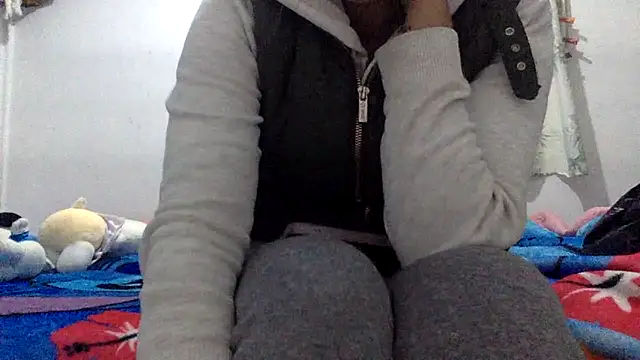 sharonlopez9611 online show from December 21, 3:35 am