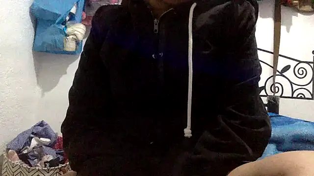 sharonlopez9611 online show from February 26, 3:16 am