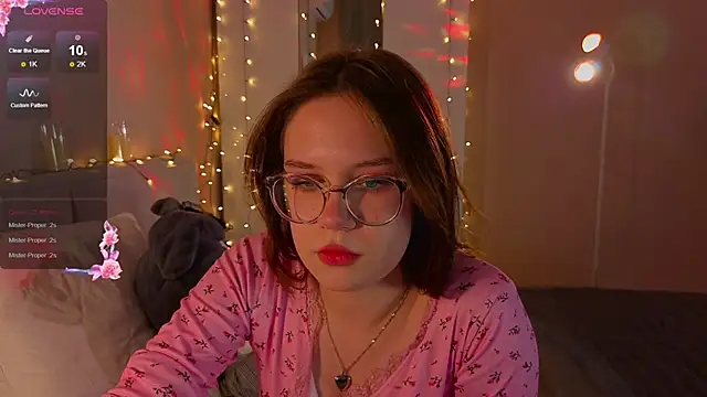 Mia Luw online show from November 27, 6:54 pm