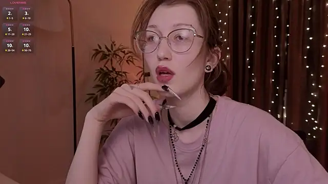 Snapshot of lissaros chatting on December 14, 5:24 am lissaros online show from December 14, 5:24 am