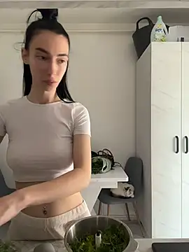 Snapshot of Celine_Roxelle chatting on May 20, 1:06 pm Celine Roxelle online show from May 20, 1:06 pm