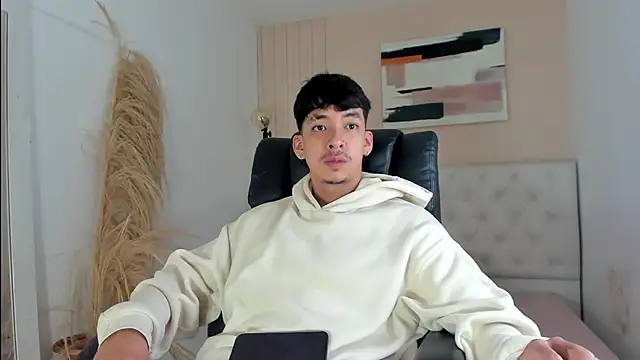 ISAAC CRYSTON online show from November 5, 7:47 pm