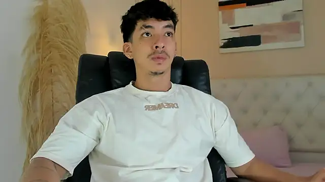 ISAAC CRYSTON online show from November 8, 8:51 pm