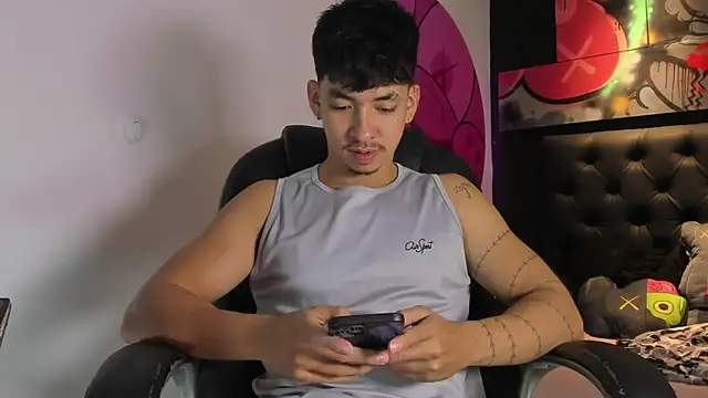 ISAAC CRYSTON online show from November 12, 8:08 pm