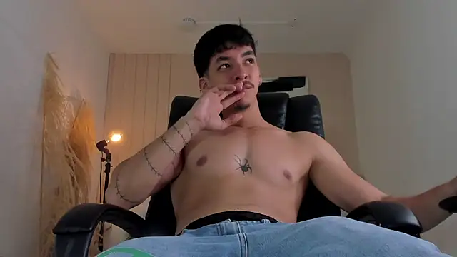 ISAAC CRYSTON online show from December 16, 7:52 pm