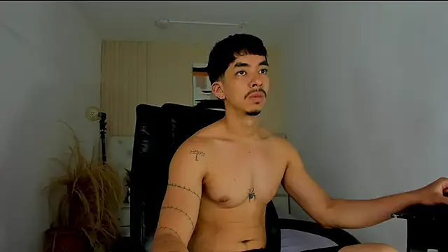 ISAAC CRYSTON online show from February 16, 10:06 pm