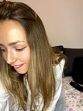 Hilary 283 online show from September 26, 6:01 pm