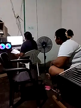 Snapshot of Alfredoloza chatting on February 16, 12:51 am Alfredoloza online show from February 16, 12:51 am