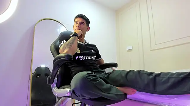 Snapshot of ANDRES_STUD chatting on June 15, 3:31 am ANDRES STUD online show from June 15, 3:31 am