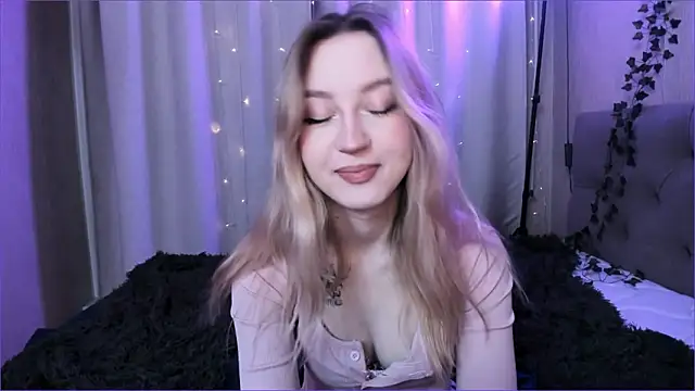 Snapshot of margorazentals chatting on March 7, 8:17 pm margorazentals online show from March 7, 8:17 pm