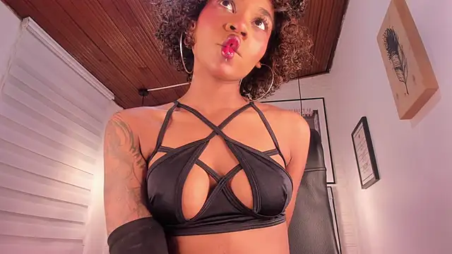 tylla  online show from September 9, 12:32 am