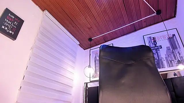 tylla  online show from September 13, 3:39 am