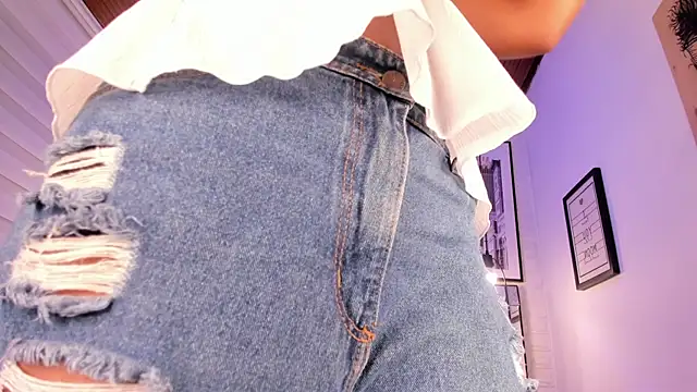 tylla  online show from October 16, 4:02 am