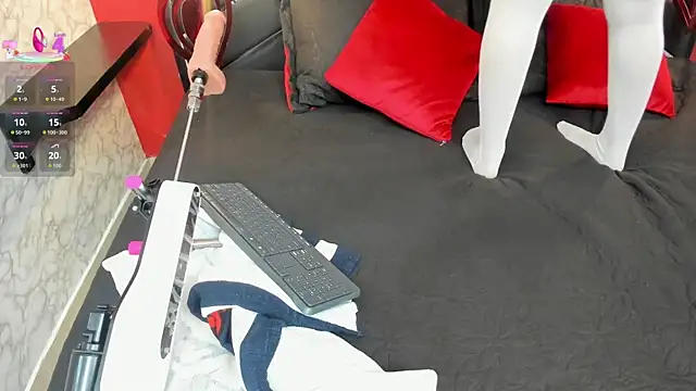 IVISBOUNCYASS online show from September 19, 2:18 pm