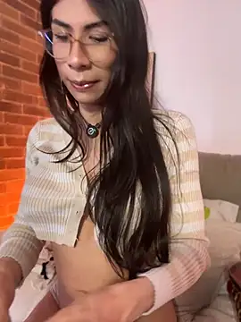 Snapshot of Amby_ambar chatting on May 25, 1:22 am Amby ambar online show from May 25, 1:22 am