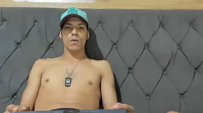 Snapshot of guyeifmaxiro chatting on February 28, 12:21 am guyeifmaxiro online show from February 28, 12:21 am