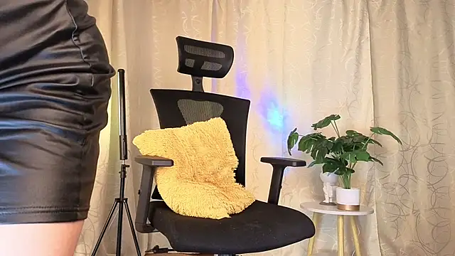 sophia dumont online show from June 2, 10:06 am