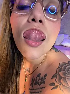 Snapshot of Madissonlove_1 chatting on May 16, 2:19 am Madissonlove 1 online show from May 16, 2:19 am