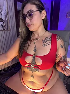 Snapshot of Madissonlove_1 chatting on May 16, 2:27 pm Madissonlove 1 online show from May 16, 2:27 pm
