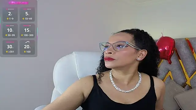 Cintiia Holmes online show from March 13, 11:44 pm