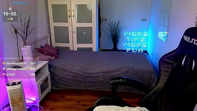 Snapshot of Katy_diamond_ chatting on March 19, 11:06 am Katy diamond online show from March 19, 11:06 am