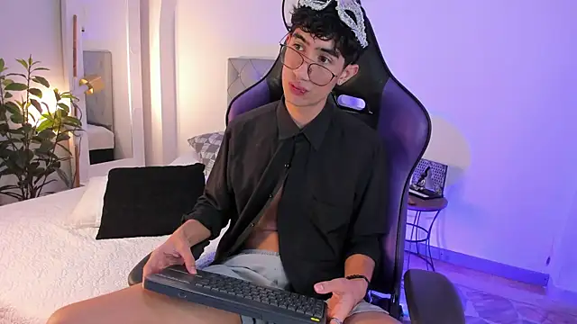 NovaaWheler online show from February 7, 1:43 pm