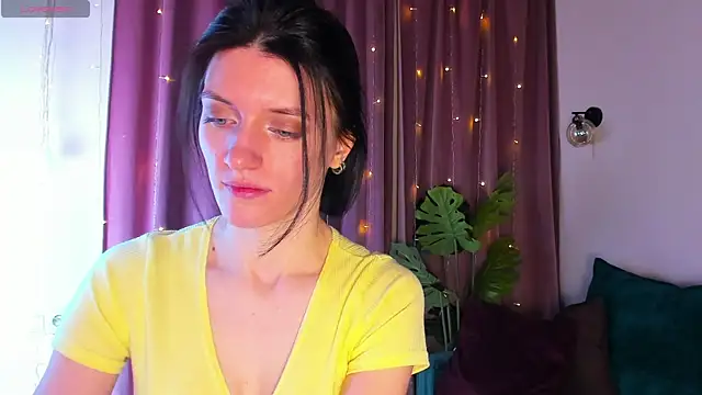 roxy riot  online show from February 6, 6:40 am