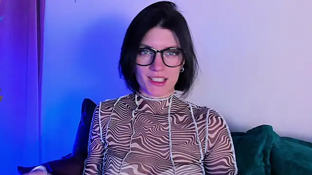 roxy riot  online show from February 7, 7:29 am