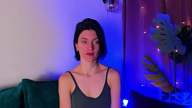 roxy riot  online show from February 8, 4:25 am