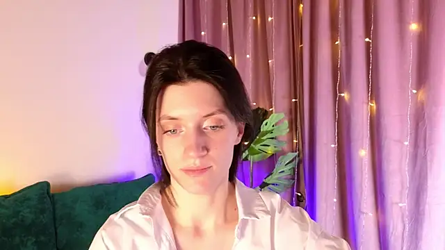 roxy riot  online show from February 14, 7:59 am