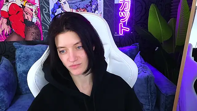 roxy riot  online show from February 18, 7:43 am