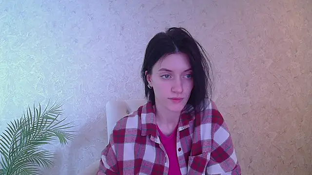 roxy riot  online show from March 4, 5:11 am