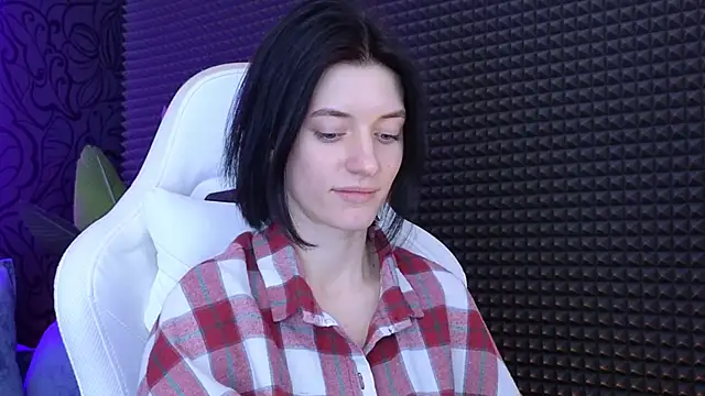 roxy riot  online show from March 15, 7:20 am