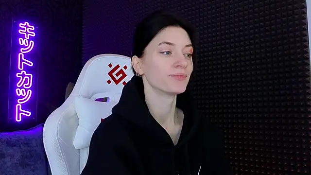 roxy riot  online show from March 16, 1:28 am