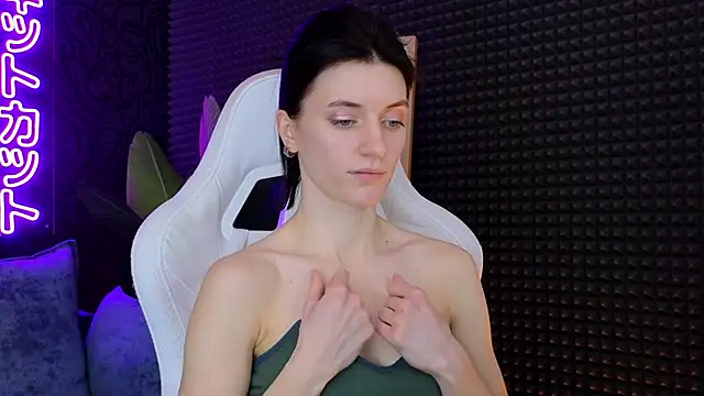 roxy riot  online show from March 16, 4:30 am