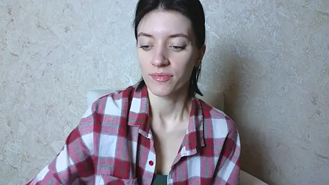 roxy riot  online show from March 18, 1:32 am