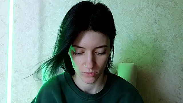 roxy riot  online show from March 19, 7:40 am