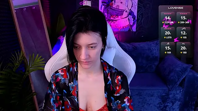 roxy riot  online show from November 14, 1:26 am