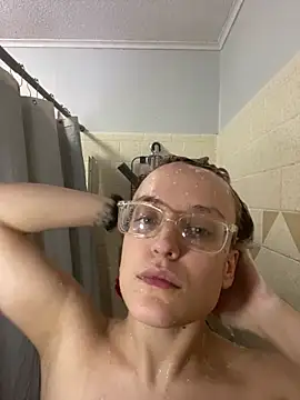 Snapshot of grassXass420 chatting on February 21, 8:32 pm grassXass420 online show from February 21, 8:32 pm