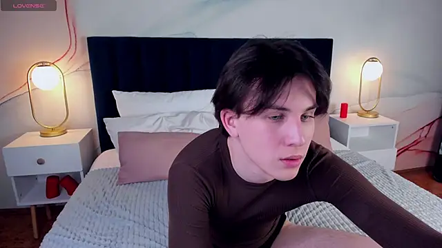Snapshot of AdrianoAubert chatting on March 8, 6:21 am AdrianoAubert online show from March 8, 6:21 am