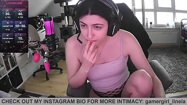 Snapshot of Gamergirl-Linela chatting on May 15, 2:46 pm Gamergirl-Linela online show from May 15, 2:46 pm