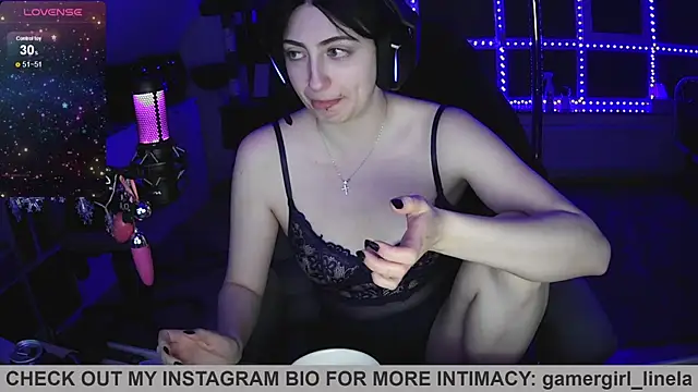 Snapshot of Gamergirl-Linela chatting on May 21, 10:17 pm Gamergirl-Linela online show from May 21, 10:17 pm