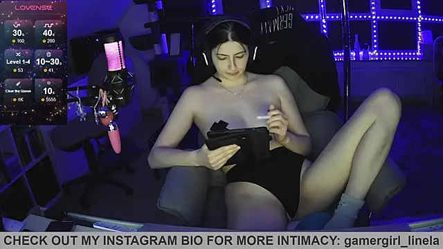 Snapshot of Gamergirl-Linela chatting on June 10, 12:22 am Gamergirl-Linela online show from June 10, 12:22 am